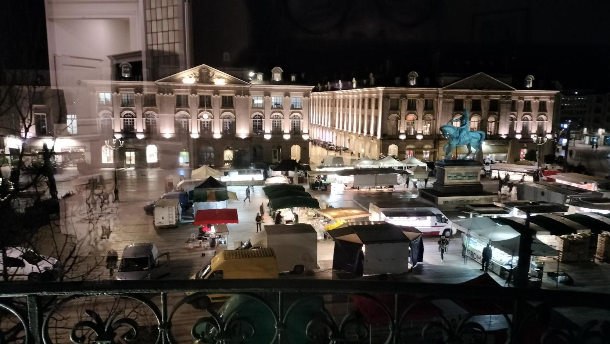 Appartement Avec Belle Vue Sur La Place Du Martroi 奥尔良 外观 照片